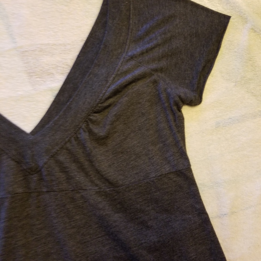 Simple Grey Top - Picture 4 of 8